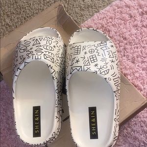 Shien non-slipper aka yeezy slides